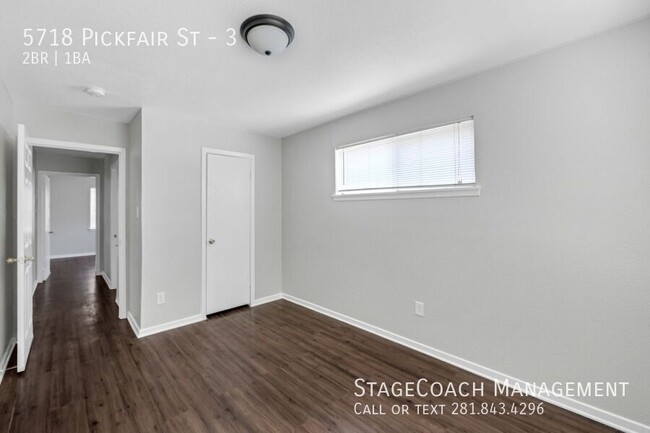 Building Photo - Newly Remodeled Two Bedroom Apartment! REN...