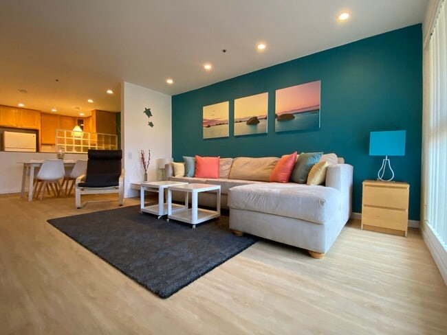 Building Photo - Enjoy coastal living at its finest! Spacio...