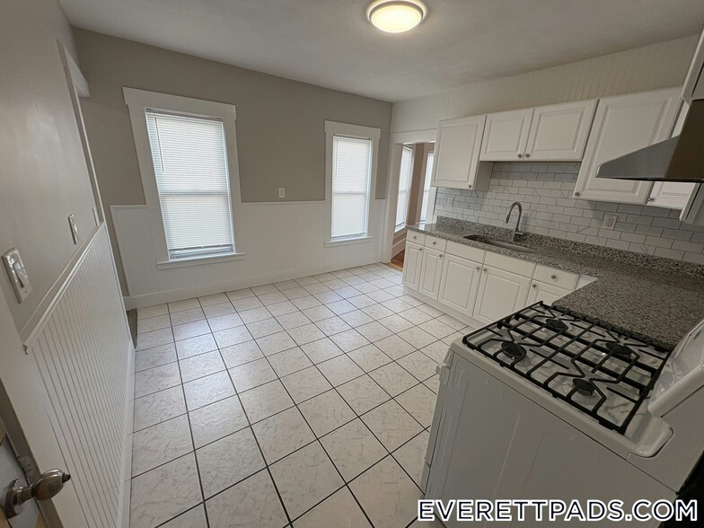 Building Photo - 85 Swan St