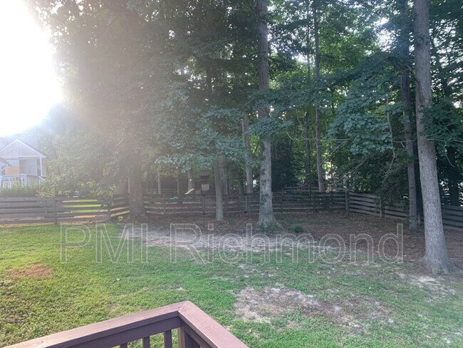 Building Photo - 11418 Hardwood Dr