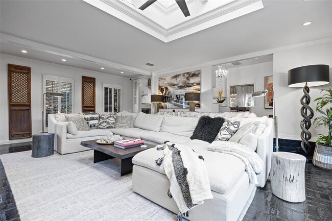 Building Photo - 3301 W Morrison Ave