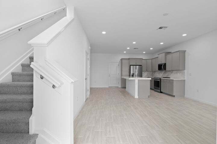 Building Photo - 4616 Longwood Lake Sq