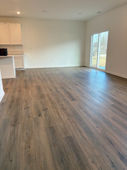 Building Photo - 2003 Lyndon Green Cir