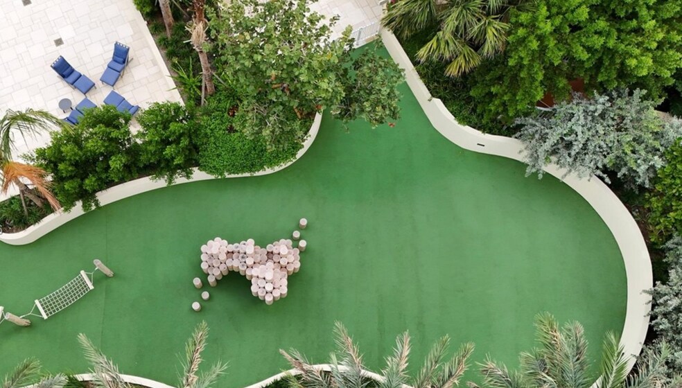 Building Photo - 400 S Pointe Dr