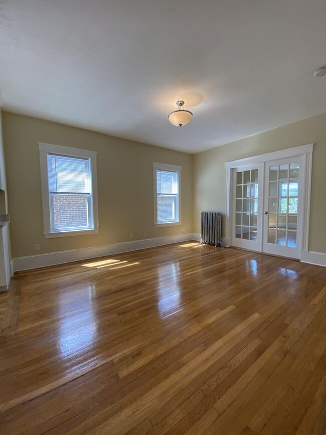 Building Photo - 305 Tappan St