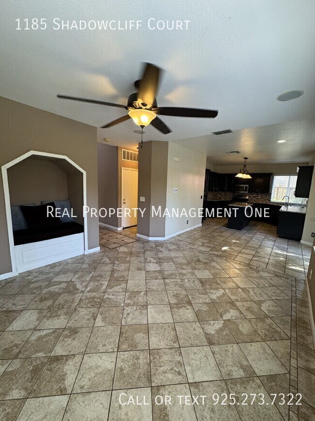 Building Photo - 1185 Shadowcliff Ct