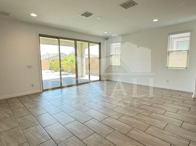 Building Photo - 1636 W Estes Way