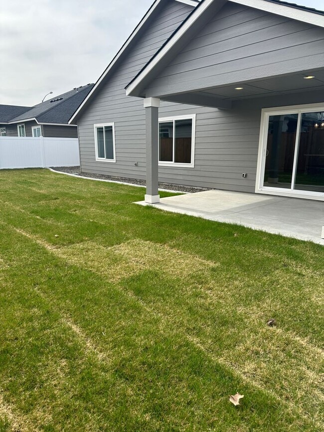 Building Photo - Newer Home in Culdesac