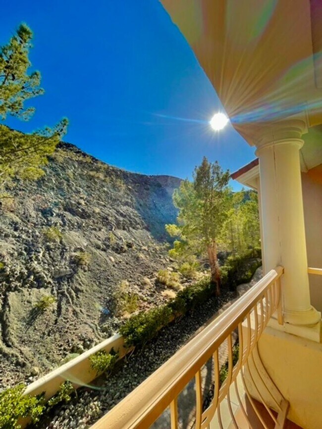 Building Photo - WONDERFULLY UPGRADED “GOLF VILLA” IN: GUAR...