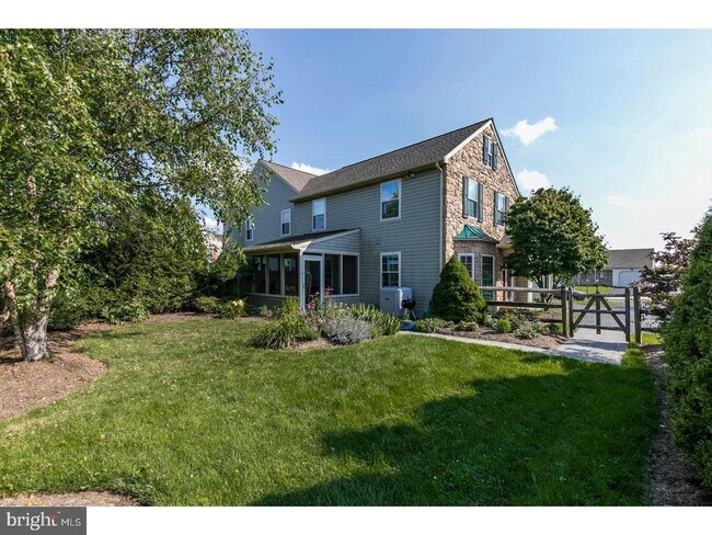 Building Photo - 202 Nelis Ct