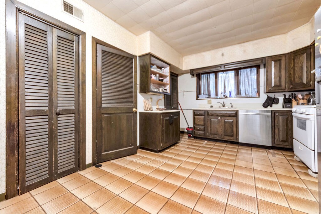 Building Photo - 817 Ashbourne Rd