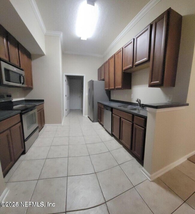 Building Photo - 7053 Snowy Canyon Dr