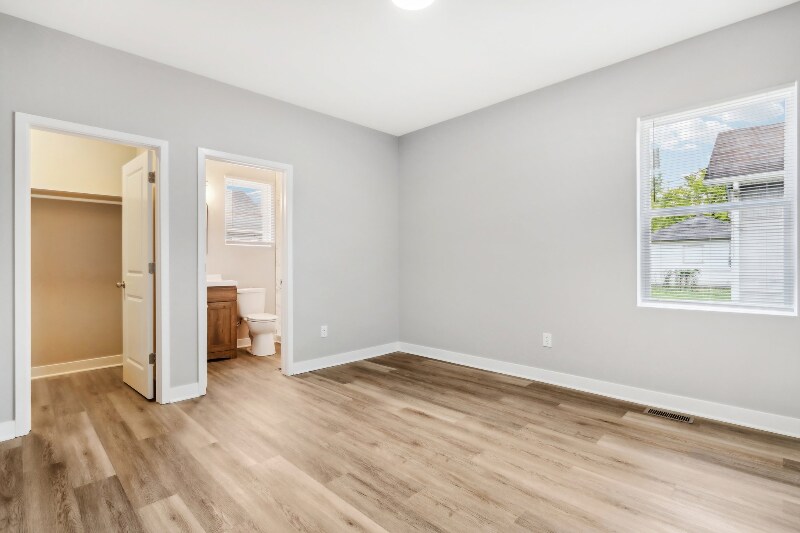 Building Photo - 2752 Guilford Ave