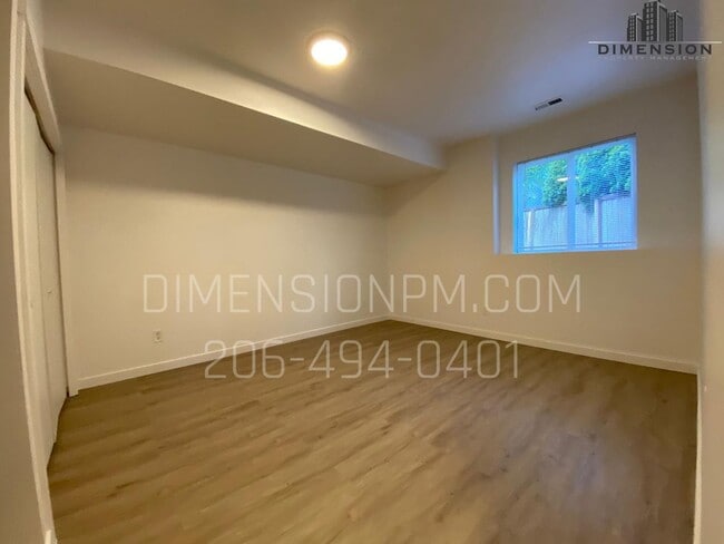Building Photo - Stylish 4 Bedroom, 2 Bathroom Home with Great Layout