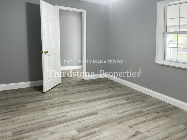 Building Photo - 2965 Armstrong St