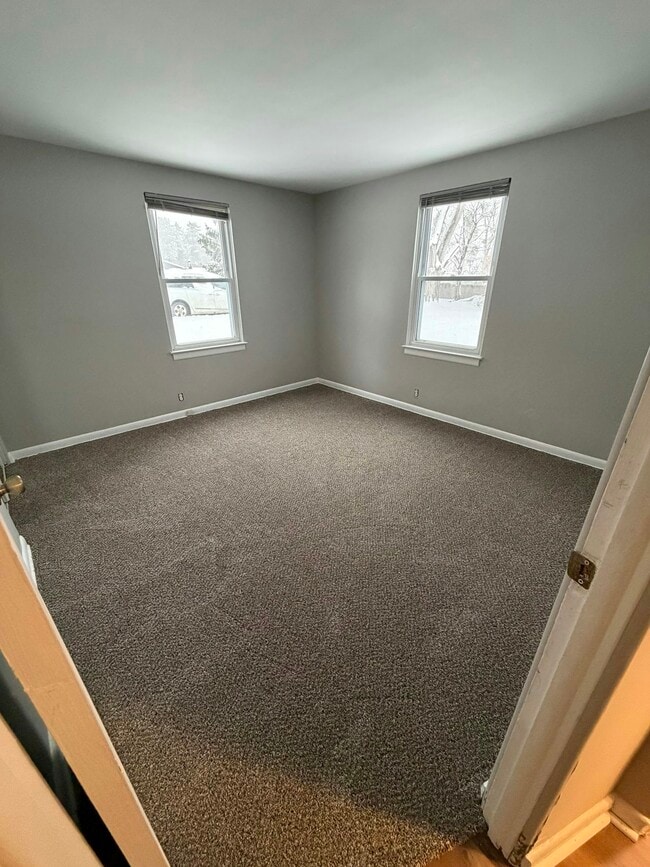 Building Photo - 2396 S Long Lake Rd