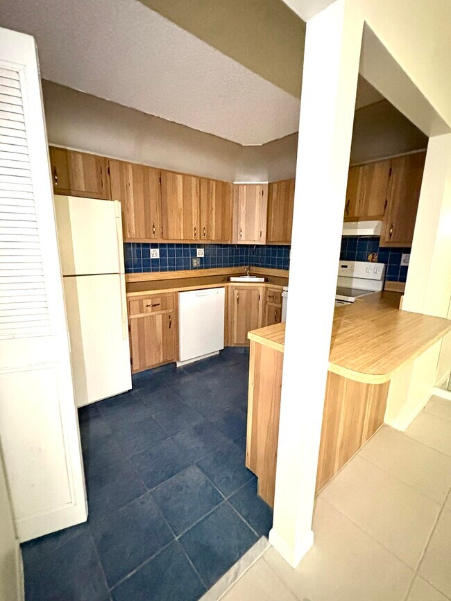 Building Photo - 3626 La Mar Ct