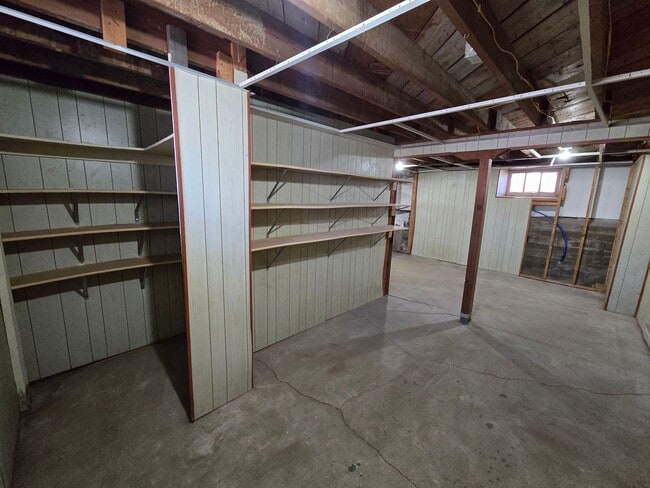 Building Photo - 2-bedroom Bungalow with Spacious Kitchen, Large Covered Porch and Large Garage
