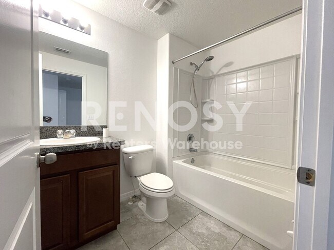 Building Photo - REDUCED with $300 Credit for 8/1 Move-in Spacious 3/2.5/1 Townhome in Riverview