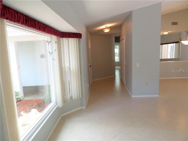 Building Photo - 3601 Garden Lakes Clenet