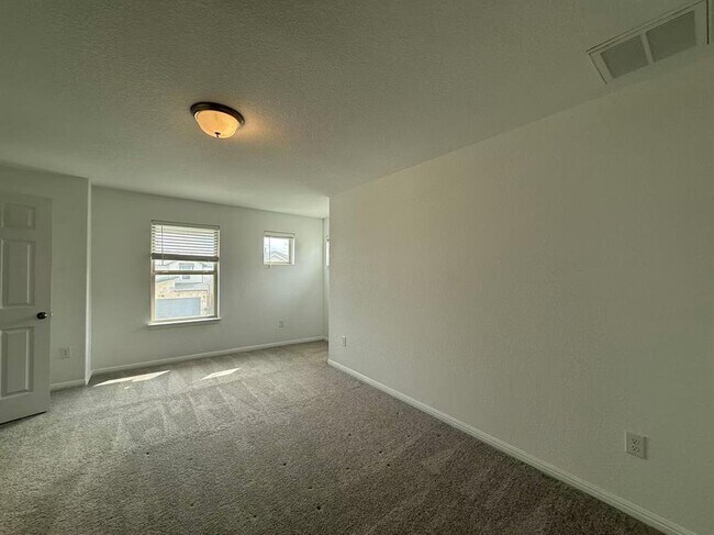 Building Photo - 157 Munk Ln