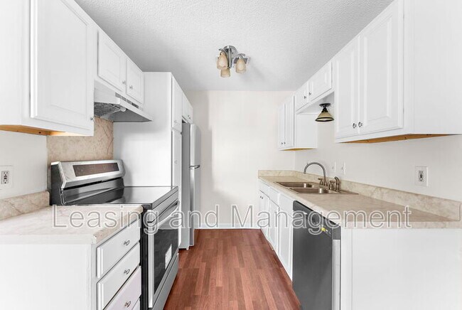 Building Photo - 201 Oakmont Ave