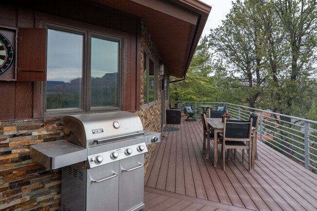 Building Photo - FURNISHED 6-12 MONTH LEASE - WEST SEDONA - GATED COMMUNITY