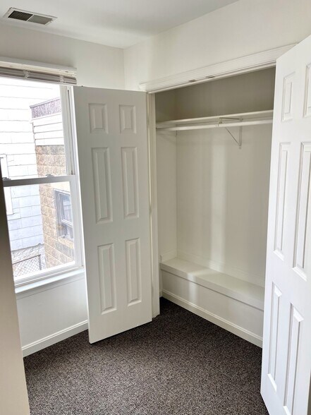 Building Photo - 1104 W 38th St