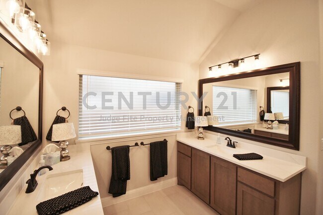 Building Photo - Stunning 3/3/2 Home with Modern Features in Waxahachie for Rent!