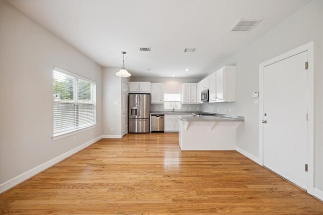 Building Photo - 822 E 37th St