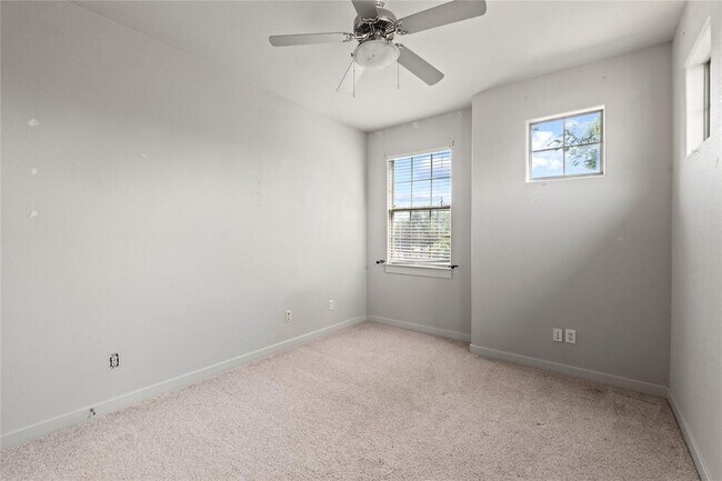 Building Photo - 12800 Venice Ln
