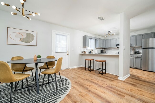 Building Photo - 246 Toweridge Dr SW