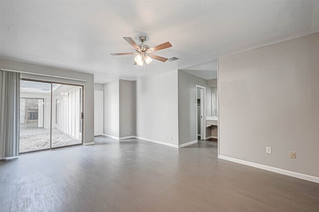 Building Photo - 4302 Wildacres Dr