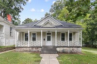 Building Photo - 2 Bedroom / 2 Bathroom Avondale House