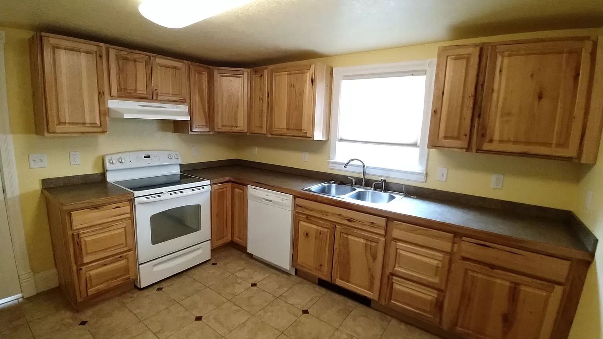 Building Photo - 319 Pratt St