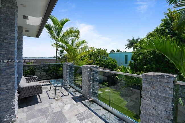 Building Photo - 9301 N Bayshore Dr