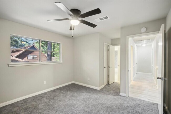 Building Photo - 6531 Coral Ridge Rd