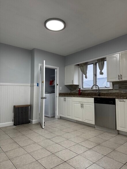 Building Photo - 37 Golden Ave