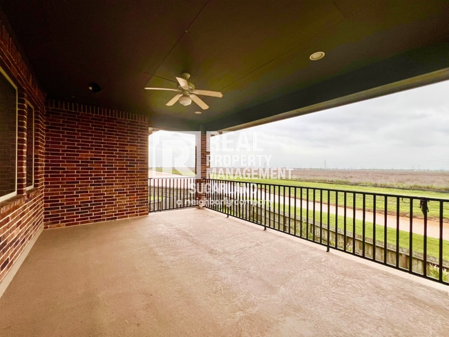 Building Photo - Stunning 5-Bedroom, 4.5-Bath Home for Rent in Richmond, TX