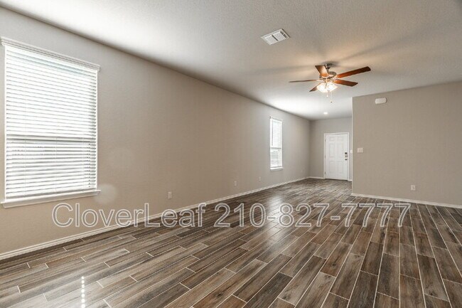 Building Photo - 275 Kinsley Wy