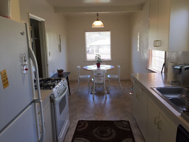 Building Photo - 341 Foothill Blvd