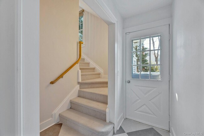 Building Photo - 110 Sleepy Hollow Ln