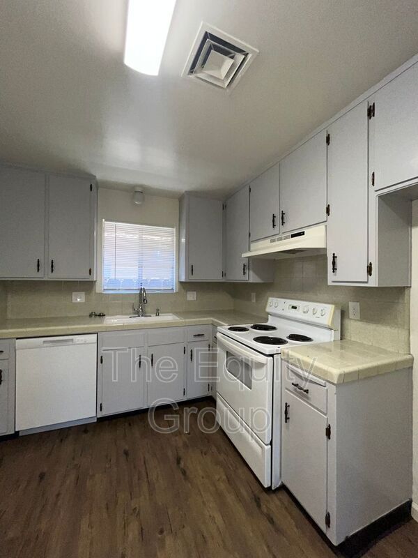 Building Photo - 3513 W Colonial Ave