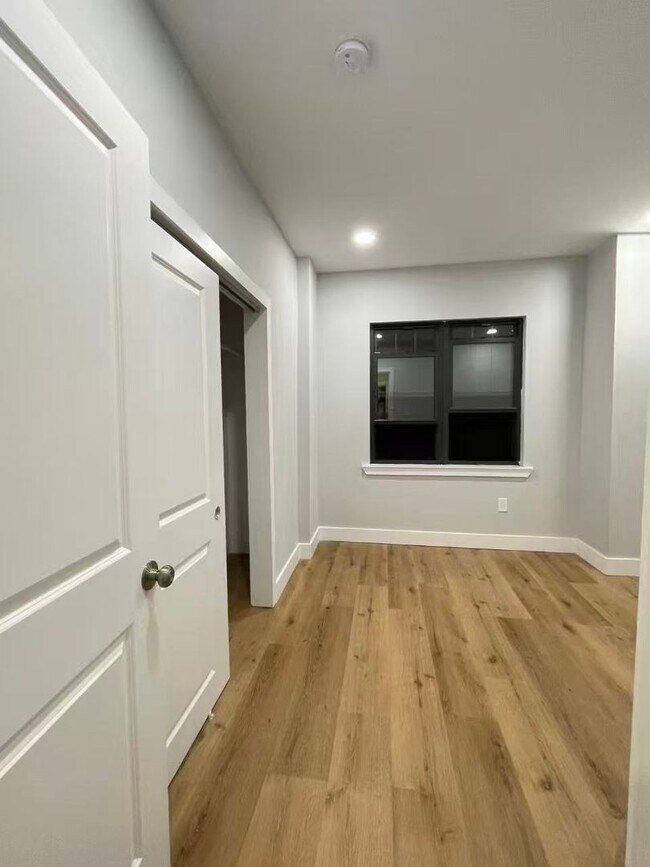 Building Photo - 3B1B house in Whitman area Available NOW