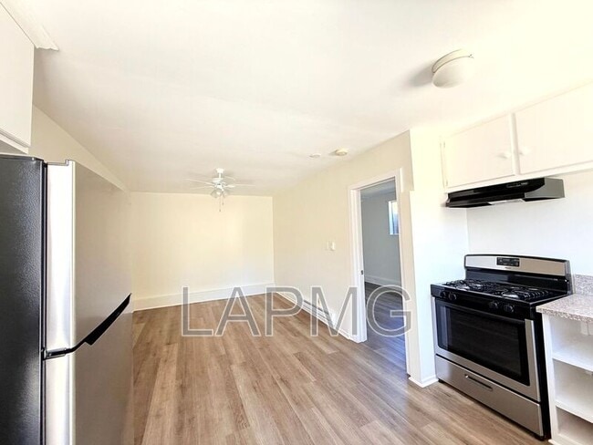 Building Photo - 927 - 929 1/2 Camulos St