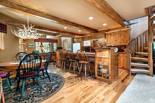 Building Photo - Classic Vail Retreat with 2 Kitchens, Loft Office, and 2-Car Garage