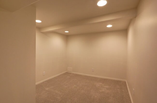 Building Photo - Charming 4 Bedrooms Madison Valley Bungalow Home