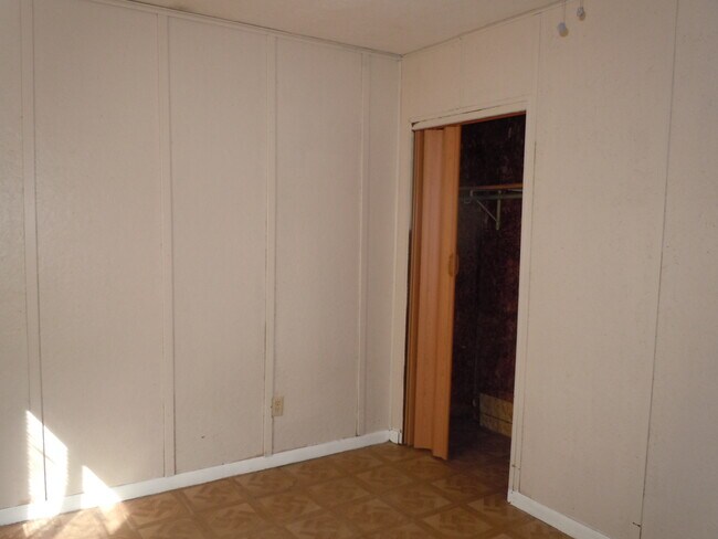 Building Photo - 1102 Apache Dr