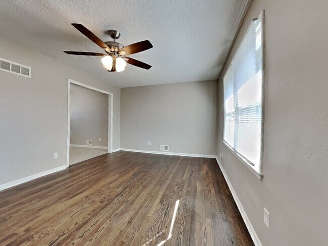 Building Photo - 8909 Stark Ave