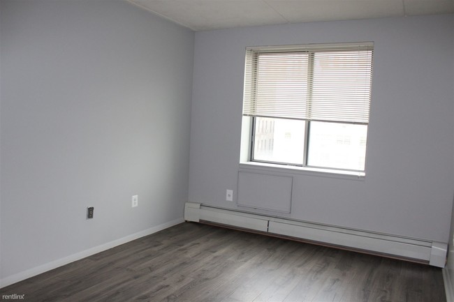 Building Photo - 1 br, 1 bath  - 1514 Sedgwick Ave 12H